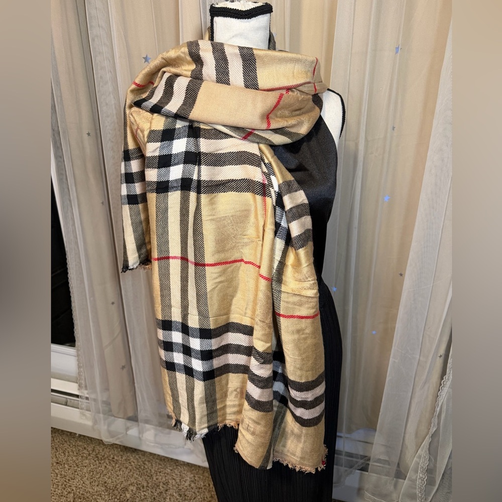 Classic tan & black plaid Burberry Scarf. Never worn! NEW! Very large in size! - Picture 8 of 15